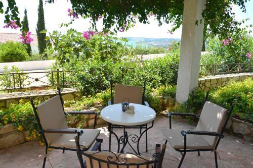 Hostal Christoforos Apartments