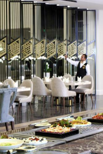 Vittori Palace Hotel And Residences