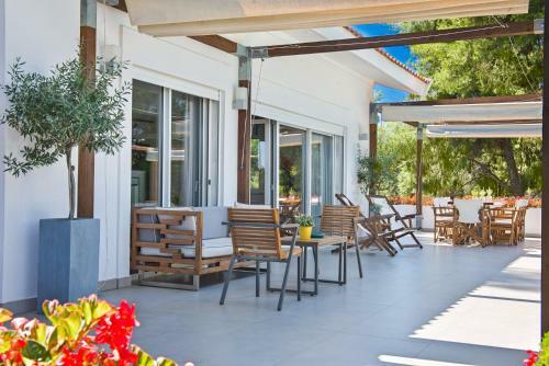 The White Villa At Sani