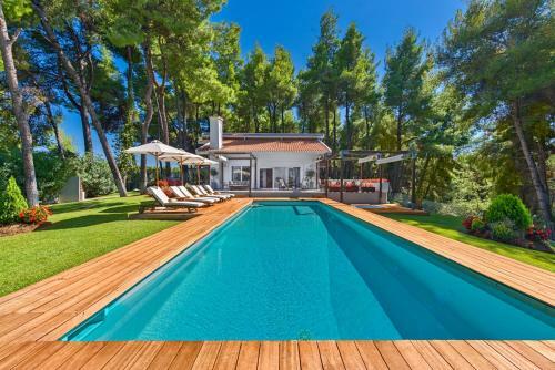 The White Villa At Sani