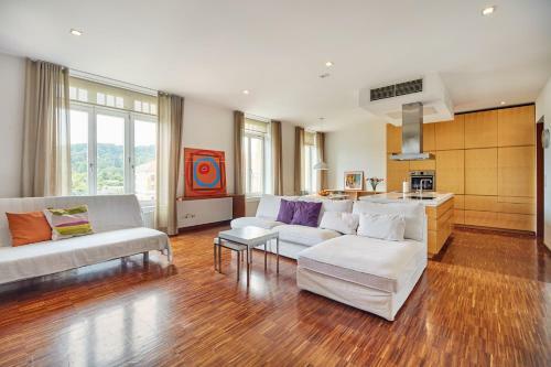 Pre?ernova Apartment With Private Parking