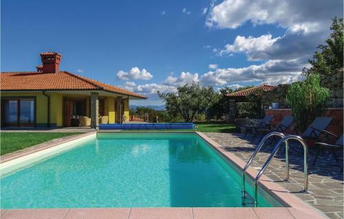 Two-bedroom Apartment In Pomjan