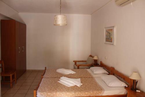 Alexatos Studios & Apartments