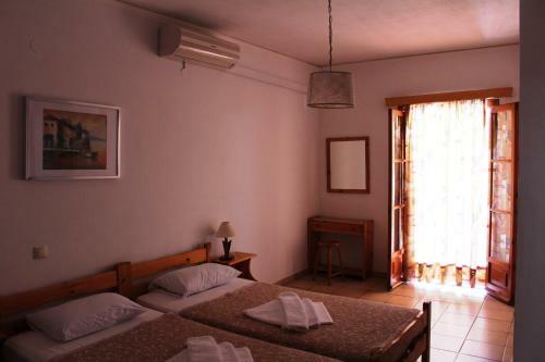 Alexatos Studios & Apartments