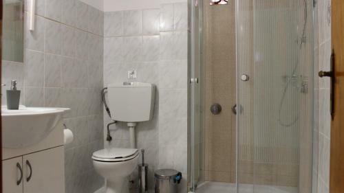 Alexatos Studios & Apartments