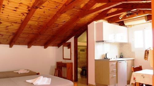 Alexatos Studios & Apartments
