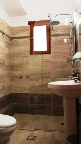 Alexatos Studios & Apartments