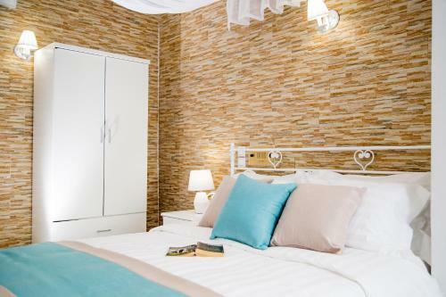 Kafieris Apartments (on The Cliff)