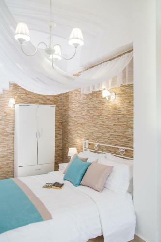 Kafieris Apartments (on The Cliff)