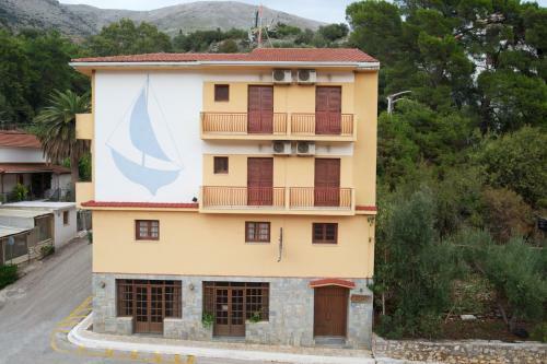 Moustakis Hotel