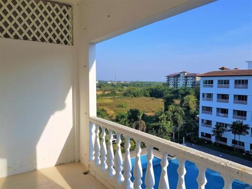 Pool View Apartment