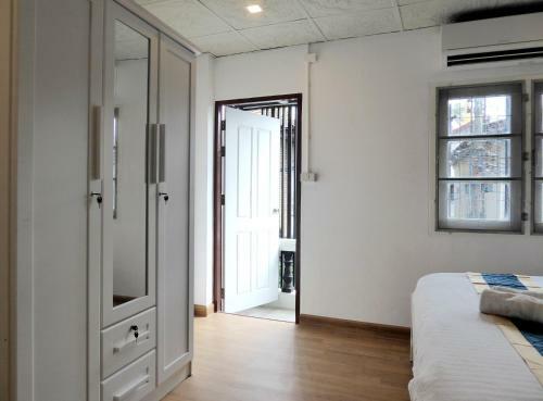 Cosy Town Home At The Old City
