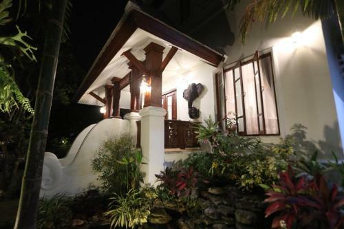 Rich Garden House Hotel