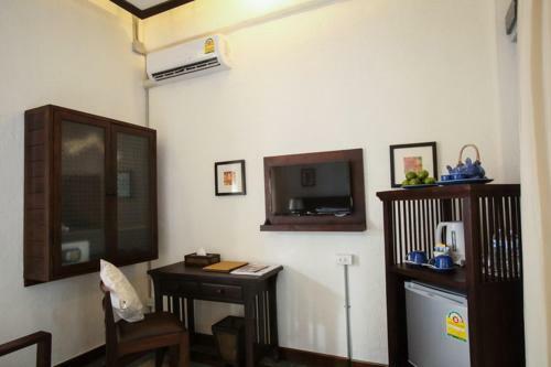 Ban Chang Tong Hostel