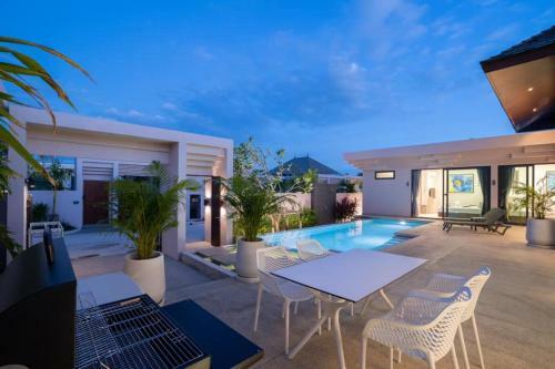 Bed & Breakfast Gold Chariot Pool Villa