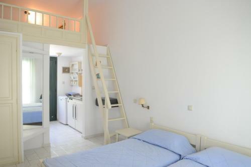 Pegasus Studios & Apartments