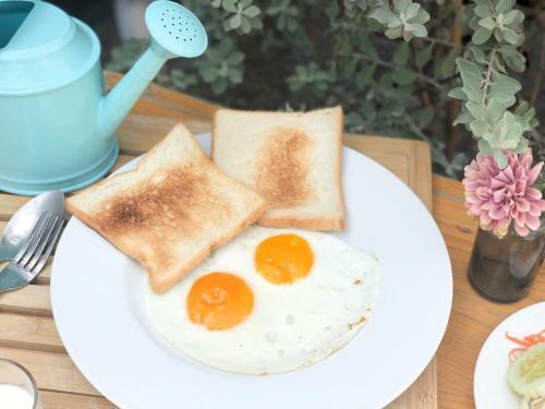 Kinnon Deluxe Hostel Coworking Cafe