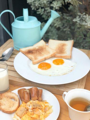 Kinnon Deluxe Hostel Coworking Cafe