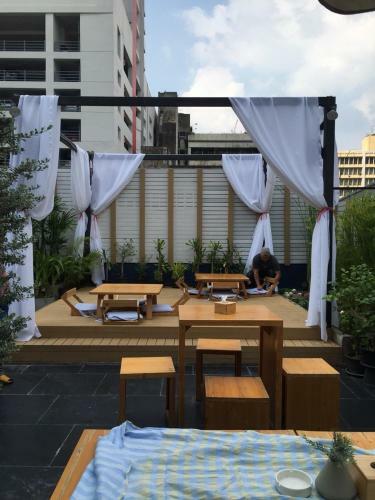 Kinnon Deluxe Hostel Coworking Cafe