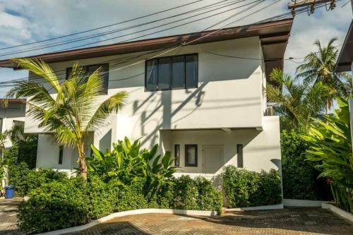 3 Bedroom Contemporary Pool Villa Mandina