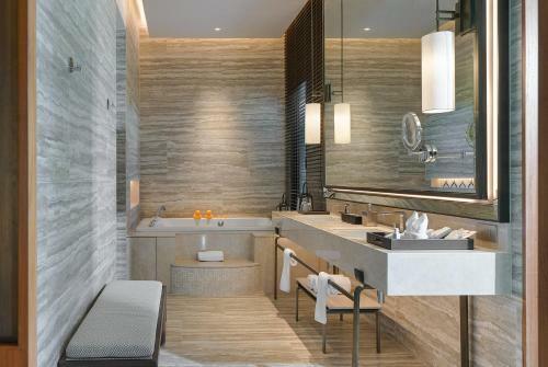 Hotel V Villas Phuket - Mgallery
