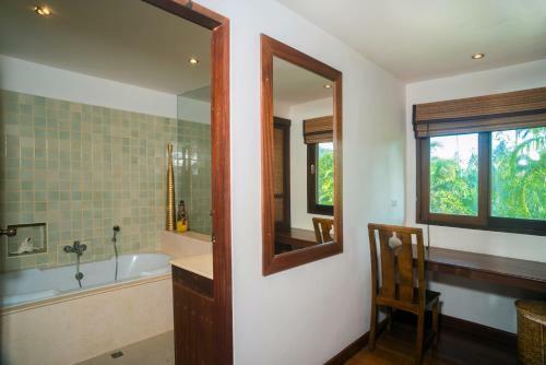 Beachfront Resort Villa Baan Banburee 4br