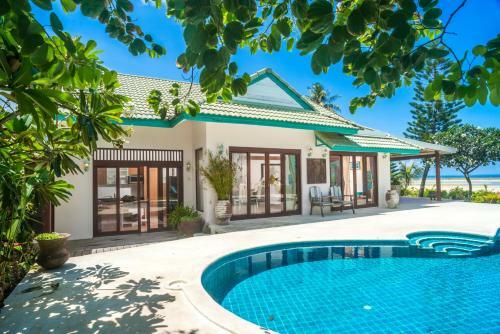 Beachfront Villa Baan Chaai Haat 4br