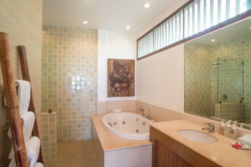 Beachfront Villa Baan Chaai Haat 4br