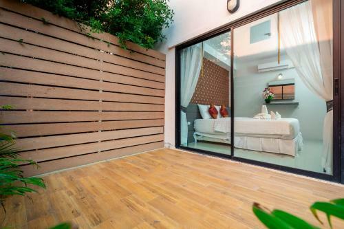 Hotel The Thames Pool Access Resort & Villa
