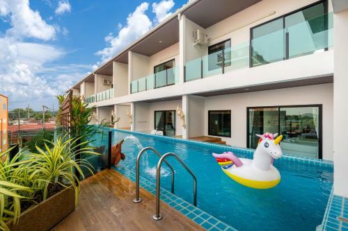 Hotel The Thames Pool Access Resort & Villa