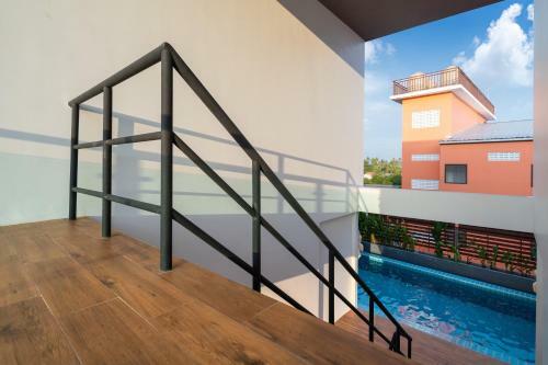 Hotel The Thames Pool Access Resort & Villa