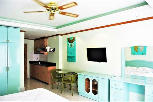 View Talay 1b Pattaya Popular Complex Large Pool Modern Studio Apartment
