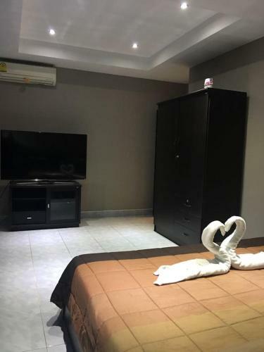 Hostal 3 Bedrooms Private House In Thappraya