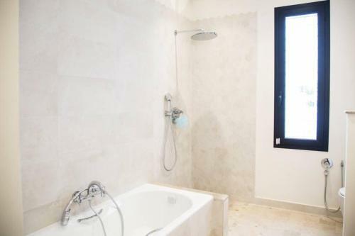 Les Verri�res De Gammarth: Villa Moderne +piscine