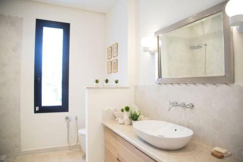 Les Verri�res De Gammarth: Villa Moderne +piscine