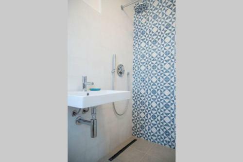 Les Verri�res De Gammarth: Villa Moderne +piscine