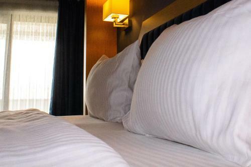 Roof 264 Hotel & Suites