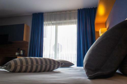 Roof 264 Hotel & Suites