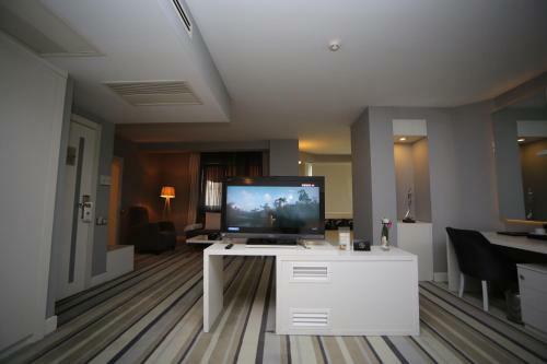 Grand Nora Hotel