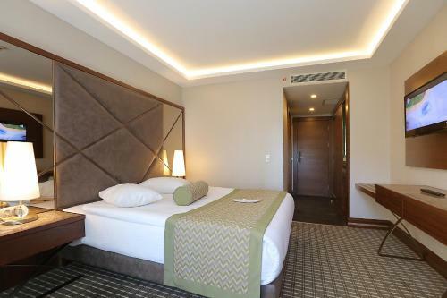 Q Hotel