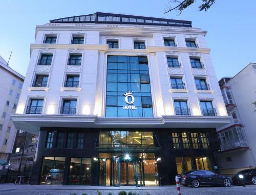 Q Hotel