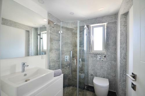 Bitez Villa Sleeps 8 Pool Air Con Wifi