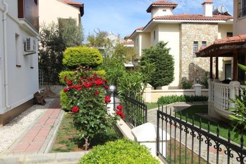 Aquamarine Apartments A1