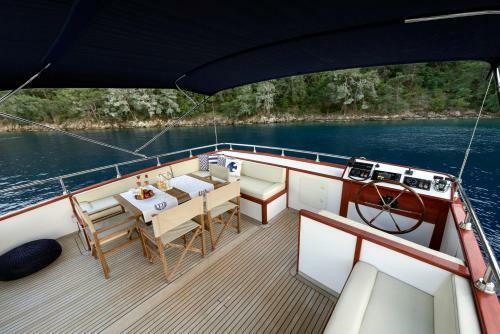 Ada Dreams / Boat