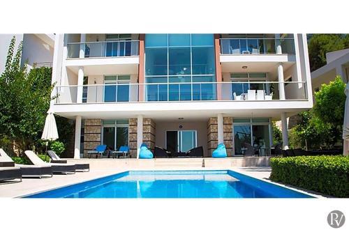 Islamlar Villa Sleeps 8 Pool Air Con Wifi