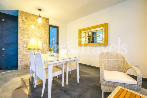 Kalkan Villa Sleeps 2 With Pool Air Con And Wifi