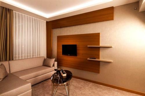 Majura Hotel Business
