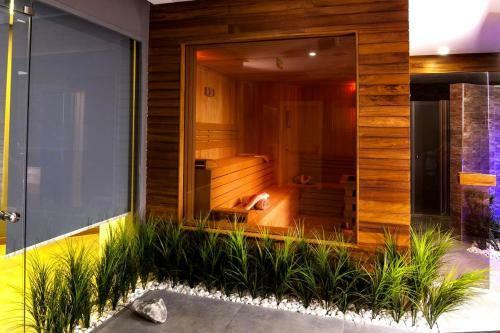 Majura Hotel Business