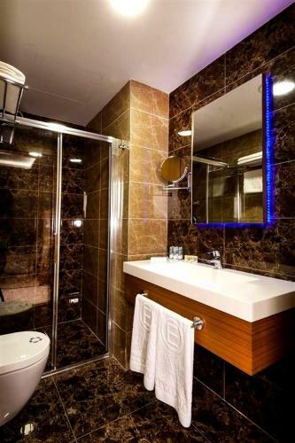 Majura Hotel Business