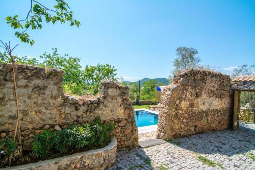 Keciler Villa Sleeps 6 With Pool Air Con And Wifi